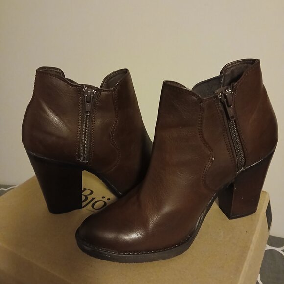 Boots & Jeans - Picture 2 of 5